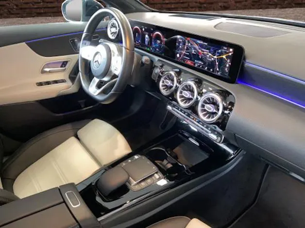 MERCEDES-BENZ A 250e AMG Line