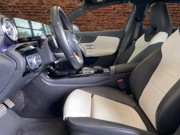 MERCEDES-BENZ A 250e AMG Line