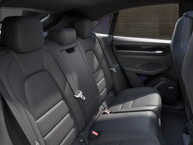 PORSCHE Macan 4