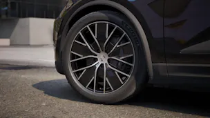 PORSCHE Macan 4