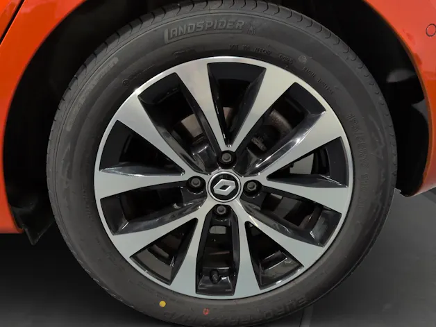 RENAULT Clio 1.6 E-Tech Techno