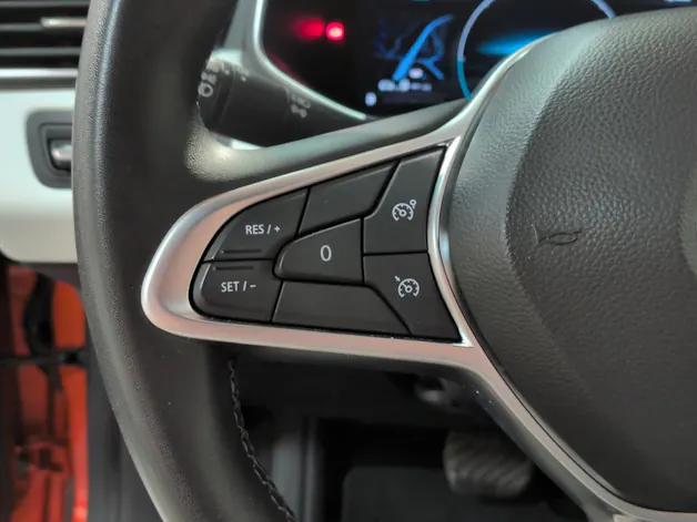 RENAULT Clio 1.6 E-Tech Techno