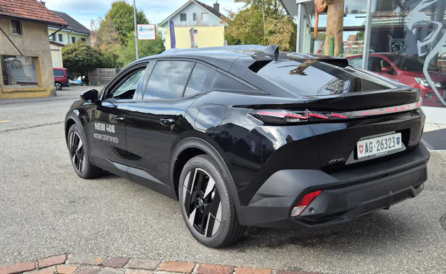 PEUGEOT 408 PHEV 225 BlackLion Helvetia