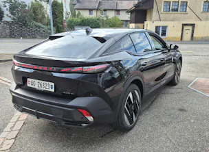 PEUGEOT 408 PHEV 225 BlackLion Helvetia