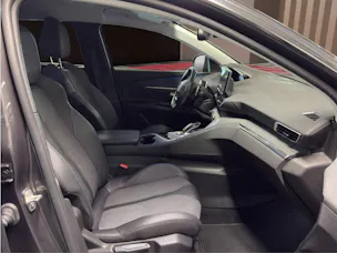 PEUGEOT 5008 1.2 Pure Tech Allure Pack EAT8