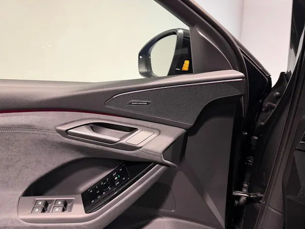 AUDI Q6 e-tron quattro