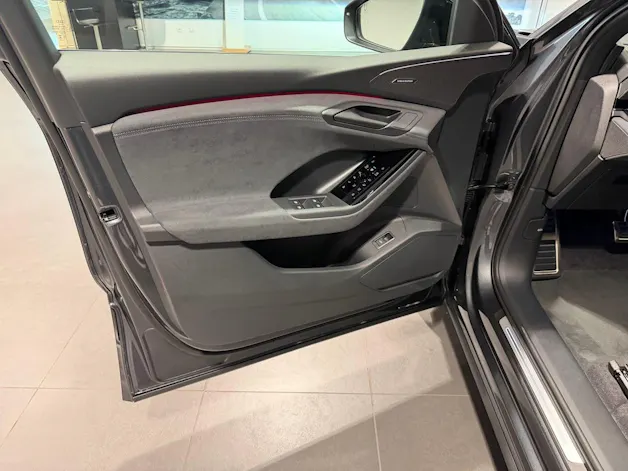 AUDI Q6 e-tron quattro