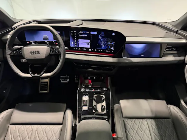 AUDI Q6 e-tron quattro