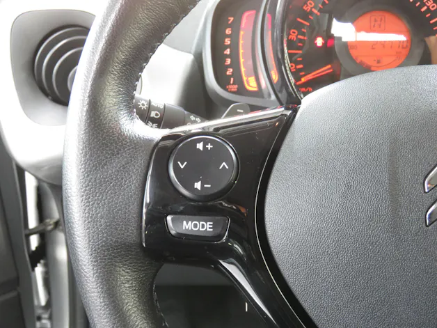 CITROEN C1 1.0 VTi ETG5 Shine Airscape