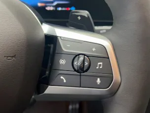 BMW X2 U10 20i sDrive paddles