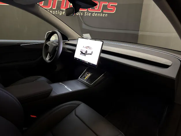 Tesla Model Y Long Range Premium AWD