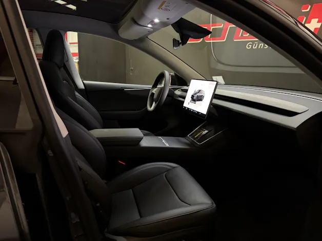 Tesla Model Y Long Range Premium AWD