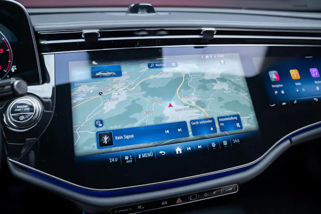 MERCEDES-BENZ E 220 d AMG Line / Hyperscreen / 360°Kamera / Burmester
