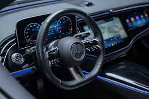 MERCEDES-BENZ E 220 d AMG Line / Hyperscreen / 360°Kamera / Burmester