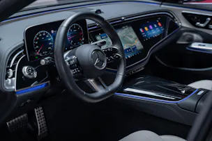 MERCEDES-BENZ E 220 d AMG Line / Hyperscreen / 360°Kamera / Burmester
