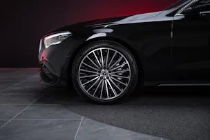 MERCEDES-BENZ E 220 d AMG Line / Hyperscreen / 360°Kamera / Burmester
