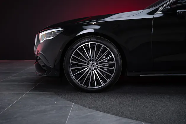 MERCEDES-BENZ E 220 d AMG Line / Hyperscreen / 360°Kamera / Burmester