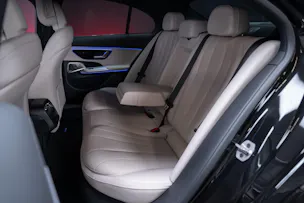 MERCEDES-BENZ E 220 d AMG Line / Hyperscreen / 360°Kamera / Burmester