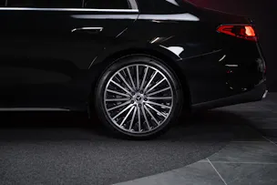 MERCEDES-BENZ E 220 d AMG Line / Hyperscreen / 360°Kamera / Burmester