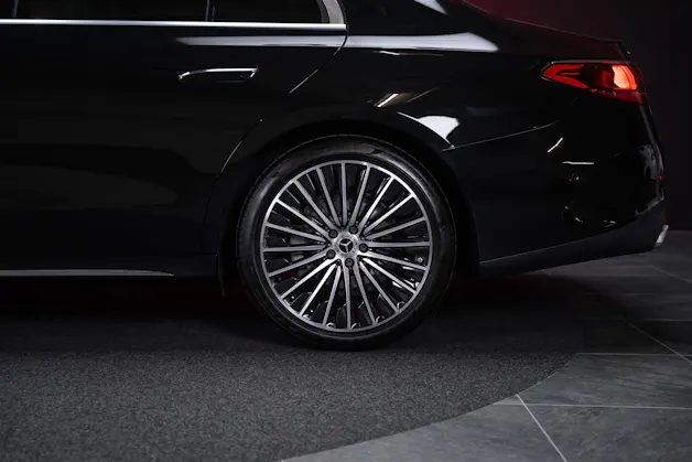 MERCEDES-BENZ E 220 d AMG Line / Hyperscreen / 360°Kamera / Burmester