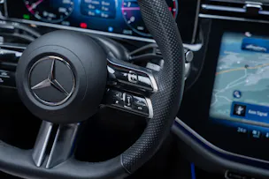 MERCEDES-BENZ E 220 d AMG Line / Hyperscreen / 360°Kamera / Burmester