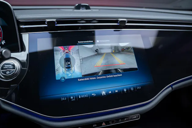 MERCEDES-BENZ E 220 d AMG Line / Hyperscreen / 360°Kamera / Burmester
