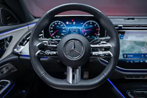 MERCEDES-BENZ E 220 d AMG Line / Hyperscreen / 360°Kamera / Burmester