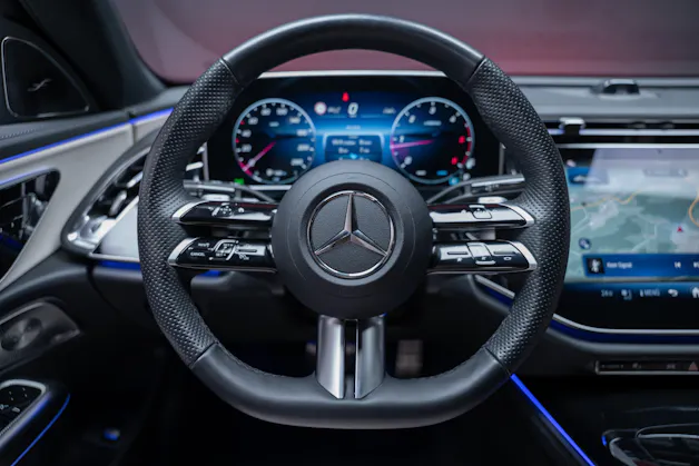 MERCEDES-BENZ E 220 d AMG Line / Hyperscreen / 360°Kamera / Burmester