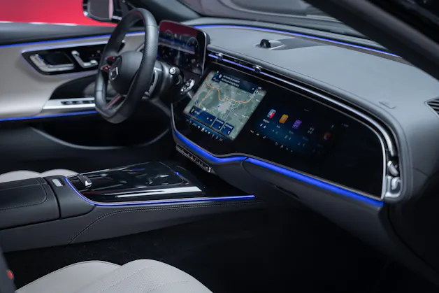 MERCEDES-BENZ E 220 d AMG Line / Hyperscreen / 360°Kamera / Burmester
