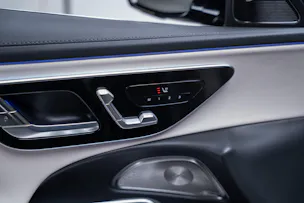 MERCEDES-BENZ E 220 d AMG Line / Hyperscreen / 360°Kamera / Burmester