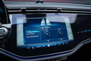 MERCEDES-BENZ E 220 d AMG Line / Hyperscreen / 360°Kamera / Burmester