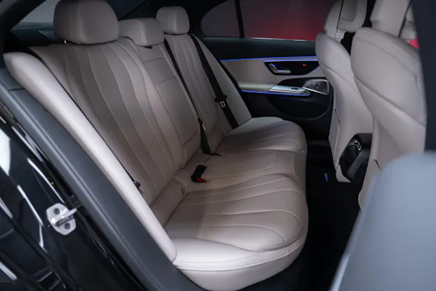 MERCEDES-BENZ E 220 d AMG Line / Hyperscreen / 360°Kamera / Burmester