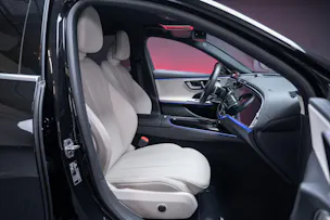 MERCEDES-BENZ E 220 d AMG Line / Hyperscreen / 360°Kamera / Burmester