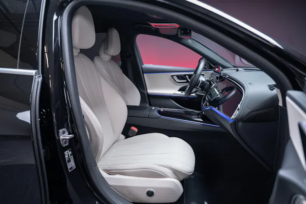 MERCEDES-BENZ E 220 d AMG Line / Hyperscreen / 360°Kamera / Burmester