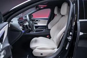 MERCEDES-BENZ E 220 d AMG Line / Hyperscreen / 360°Kamera / Burmester