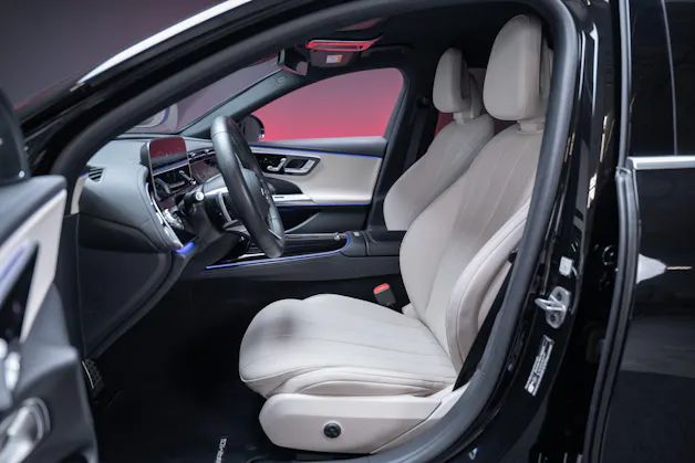 MERCEDES-BENZ E 220 d AMG Line / Hyperscreen / 360°Kamera / Burmester