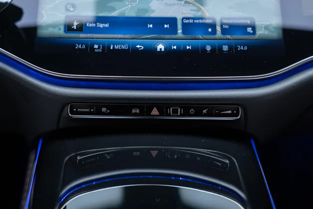 MERCEDES-BENZ E 220 d AMG Line / Hyperscreen / 360°Kamera / Burmester