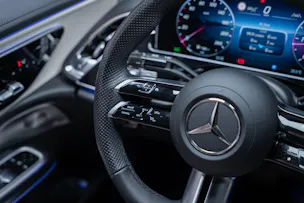 MERCEDES-BENZ E 220 d AMG Line / Hyperscreen / 360°Kamera / Burmester