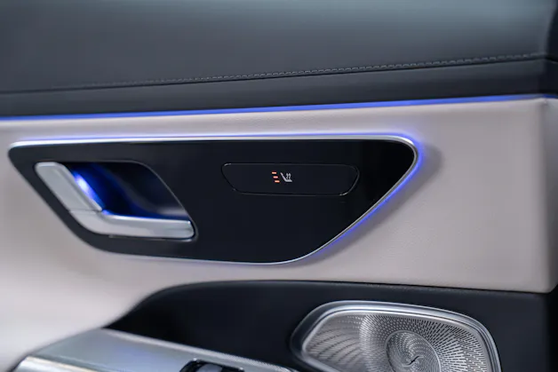 MERCEDES-BENZ E 220 d AMG Line / Hyperscreen / 360°Kamera / Burmester