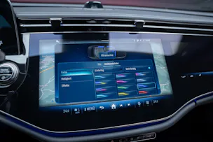 MERCEDES-BENZ E 220 d AMG Line / Hyperscreen / 360°Kamera / Burmester