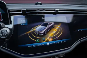 MERCEDES-BENZ E 220 d AMG Line / Hyperscreen / 360°Kamera / Burmester