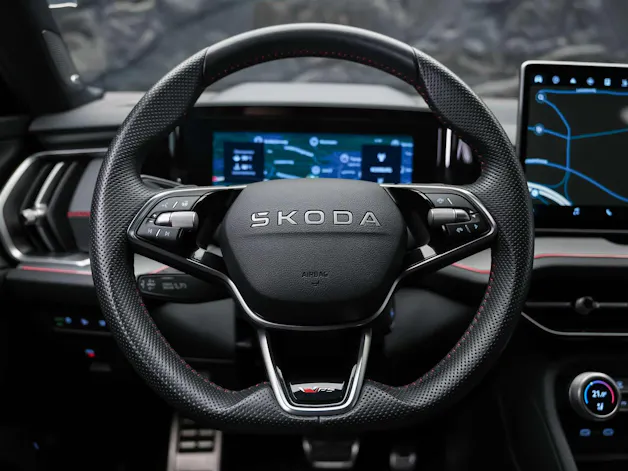 SKODA Kodiaq 2.0 TSI RS 4x4 *Werksgarantie*Head Up*Standheizung*Sitzbelüftung*