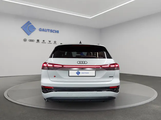 AUDI Q4 e-tron 50 quattro