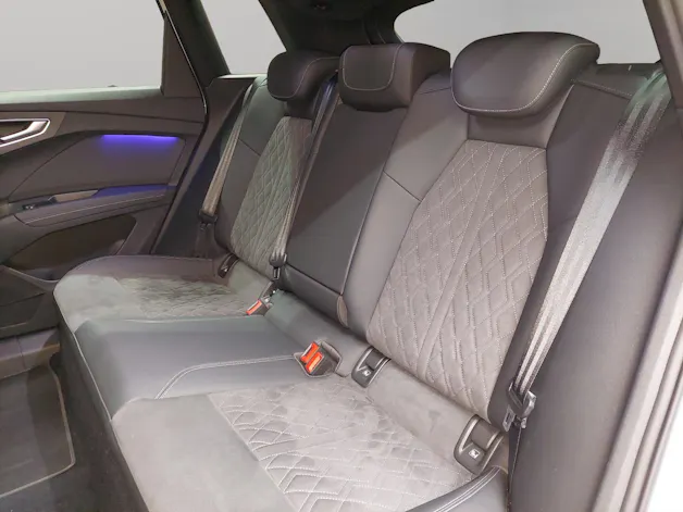 AUDI Q4 e-tron 50 quattro