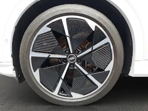 AUDI Q4 e-tron 50 quattro