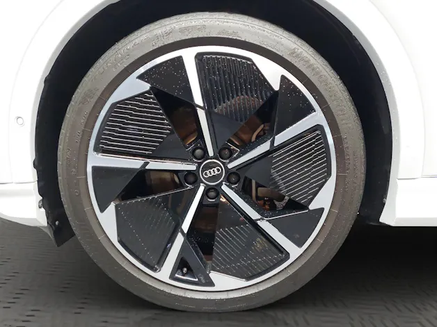 AUDI Q4 e-tron 50 quattro