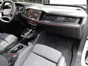 AUDI Q4 e-tron 50 quattro