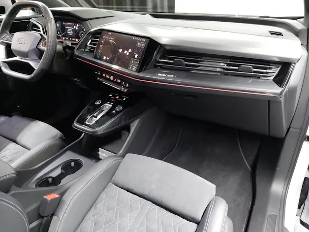 AUDI Q4 e-tron 50 quattro