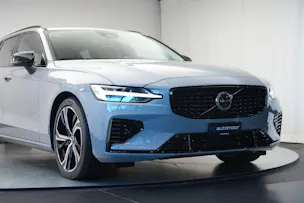 VOLVO V60 T8 eAWD Plug in Hybrid Ultra Dark Geartronic