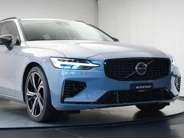 VOLVO V60 T8 eAWD Plug in Hybrid Ultra Dark Geartronic